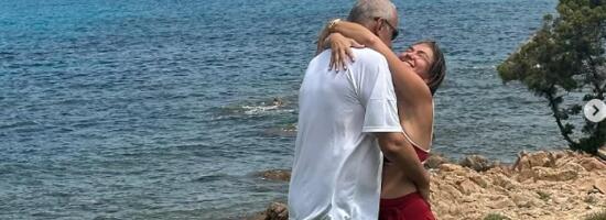 MUŽ MILIONER, A TORTA NIKAD SKROMNIJA: Suprug Branke Nevistić proslavio rođendan, prizor iz doma sve iznenadio (FOTO)