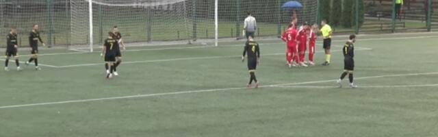 Snimak SKANDALA u srpskom fudbalu: Igrač odgurnuo sudiju (VIDEO)