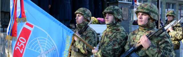 Dan 250. raketne brigade za protivvazduhoplpbna dejstva obeležen u kasarni “Banjica” (FOTO)