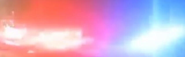 OTAC POBEGAO IZ ZAPALJENOG AUTOMOBILA I OSTAVIO ĆERKICU (2) DA IZGORI?! Rekao je policiji da u kolima nema nikoga, a kada su policajci otvorili vrata OSTALI SU U ŠOKU