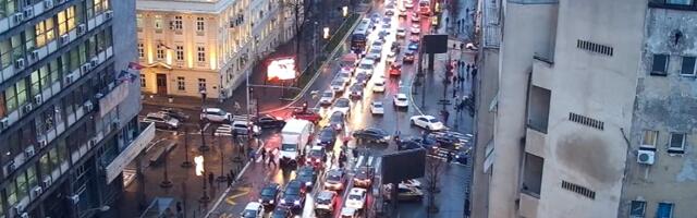 Kolaps na ulicama Beograda: Sve stoji u mestu (FOTO)