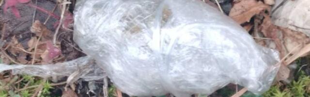 Čudan paketić izleteo kroz prozor "twinga", policija zatekla šokantan prizor u vozilu