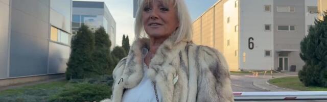 Pevačica sela u krilo oženjenom čoveku, pa dobila šamar od njegove žene: Folkerka o šok detaljima sa nastupa