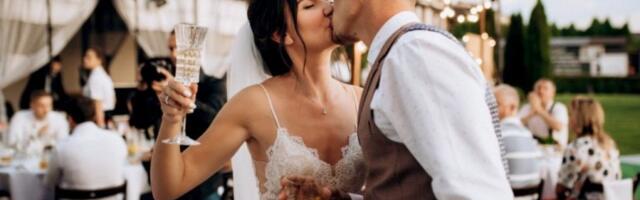 BEOGRAĐANKA OTIŠLA NA SVADBU, PA DOŽIVELA NEVIĐENI ŠOK! Pred kraj joj je konobar doneo OVO - gosti ostali bez reči!