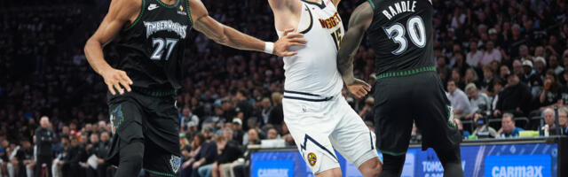 (VIDEO) Ljudi, ovo morate da vidite: Centar Minesote "zaključao" Jokića, Srbin nije znao šta ga je snašlo