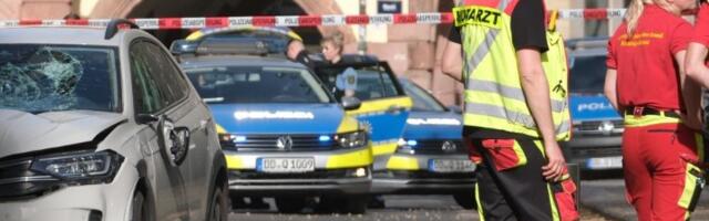 Napad ili nesreća? Kolima uleteo u ljude - dvoje mrtvih, 22 povređenih (VIDEO)