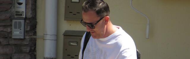 Pevač (50) sa suprugom USVOJIO DVE ĆERKE, usledio trenutak saopštenja kojeg su se najviše plašili: "DECO, JA SAM VAS RODIO IZ SRCA"