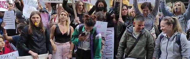 Protest ispred Informera: "Ženski bes je tu" (VIDEO)