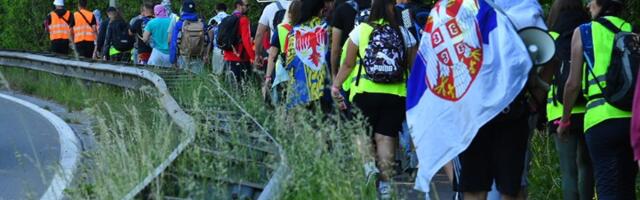 Studenti iz Beograda pešače do NS na godišnjicu pada nadstrešnice