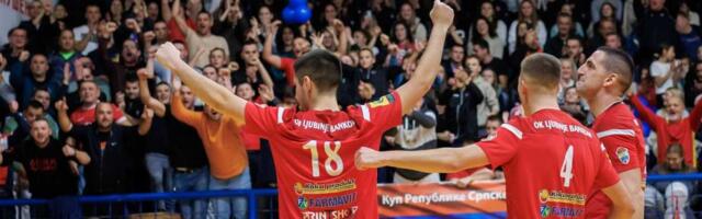 HALA KRCATA, NAROD PONOSAN, OK LJUBINJE DOČEKAO TROFEJ POSLE 27 GODINA! Ovo je jedna od najlepših odbojkaških priča, a o ovom klincu će se tek pričati!