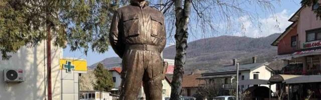 Odana počast srpskom heroju: Otkriven spomenik Miloradu Pelemišu i prikazan film o njegovom životu (FOTO/VIDEO)