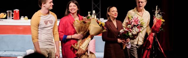 Igraju Aleksandra Tomić, Sergej Trifunović... Pogledajte kako je bilo na premijeri predstave "Ljudi odozgo"
