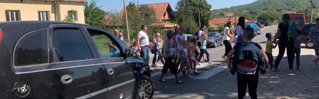 "Plašimo se za bezbednost naše dece" (FOTO)