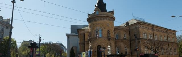 Napadač razbio vrata na SKC-u pa gađao studentkinju (FOTO)