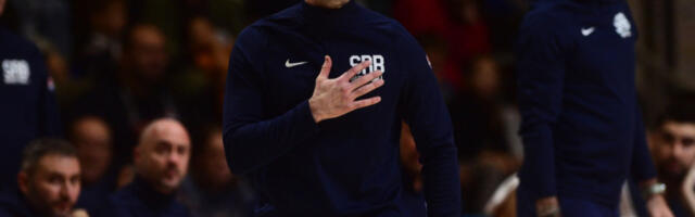 KAO VULKAN Ovako je selektor Alimpijević proslavio pobedu protiv Bosne (VIDEO)