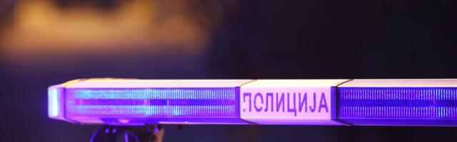 OPLJAČKANA ŽENA U ŠAPCU NASRED ULICE: Kamere snimile lopova, ojadio je u po' bela dana i dao se u beg! Policija traga za mlađim muškarcem