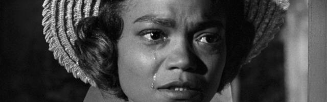 Rođena je kao dete silovanja u poljima pamuka: Majka je se odrekla, jela korenje da bi preživela, CIA joj za vrat stala, pa umrla na Božić