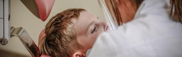 Kako pobediti strah od zubara kod dece? 7 lakih načina kako da pregled prođe bez suza