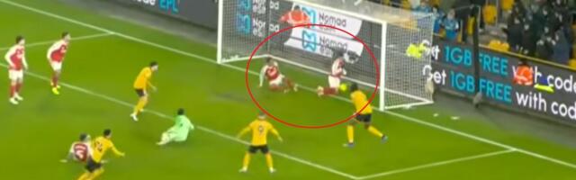 Svet gleda rasplet u Premijer ligi, da li je moguće da će ovaj gol možda koštati Arsenal titule...