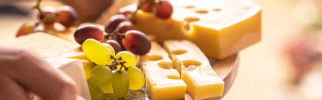 Švajcarskim proizvođačima sira dozvoljeno da veštački prave rupe u siru ementaler