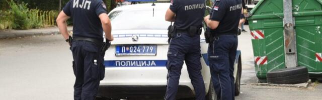 Haos u lokalu u Beogradu: Tukli mladiće i iza šanka, devojka prekinula napad