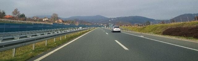 AMSS: Dobri uslovi za vožnju ujutru, posle podne stiže nevreme sa kišom i snegom