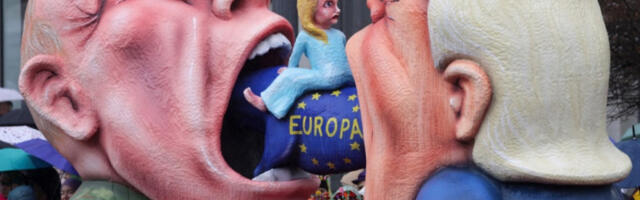 Трамп и Путин као мета сатиричних лутки