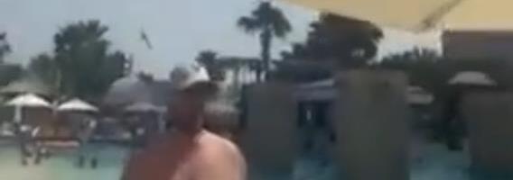 LJUDI UŽIVAJU NA BAZENU, A ONDA EKSPLOZIJA! Tresu se Dubai i Abu Dabi! Omiljene destinacije Srba mete napada Irana! U toku evakuacija Burdž Kalife! (VIDEO)