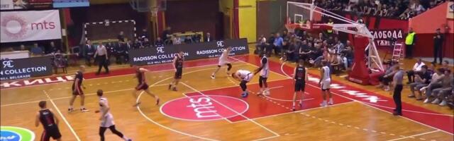 Arijan Lakić prekriven krvlju! Bruno Fernando mu razbio arkadu