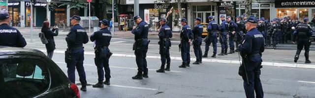Gađanje flašama: Prvi incidenti u Beogradu