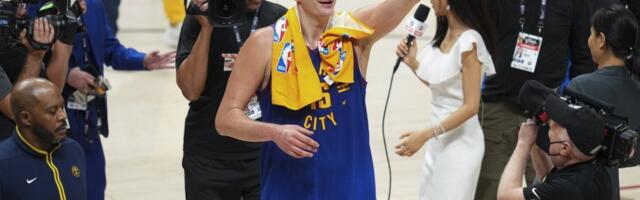 ČISTA EMOCIJA! Hiljade navijača u publici, ali Jokić vidi SAMO JEDNU OSOBU! Srbin ODUŠEVIO planetu! (VIDEO)