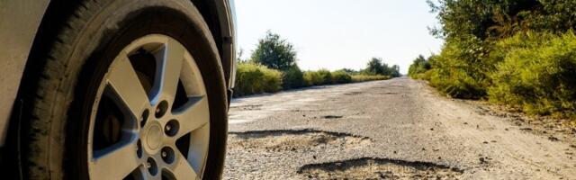 Znak opasnost na putu u Kaluđerici izgleda ovako (FOTO)