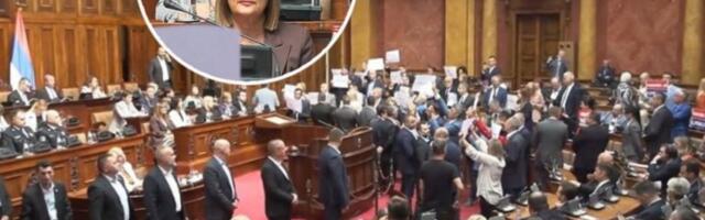 DAVANJA PENZIONERIMA I MAJKAMA POD ZNAKOM PITANJA ZBOG OPOZICIJE: Pitanje da li će zakoni biti usvojeni zbog divljanja opozicionara!