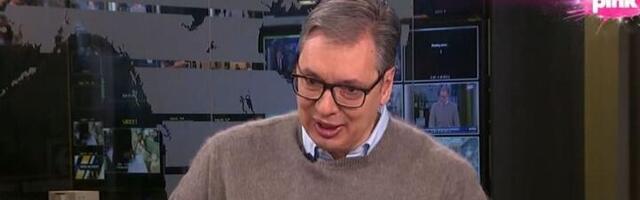 Vučić: Srećan sam ako su i oni srećni kad cepaju plakate sa mojim likom