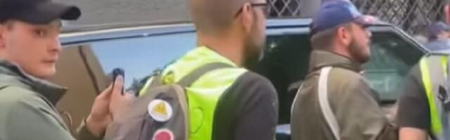 Provokacije tokom protesta protiv "Ćacilenda": Isti mladić koji je napao Dijanu Hrku i ovde (VIDEO)