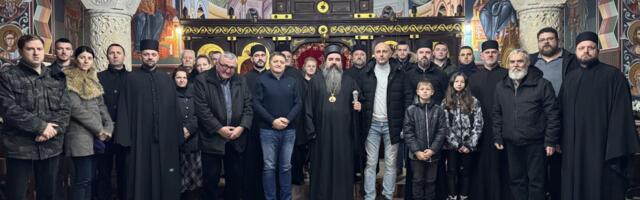 PODRŠKA ZA OBNOVU RAZRUŠENOG HRAMA Episkop šabački Jerotej posetio Banju Koviljaču