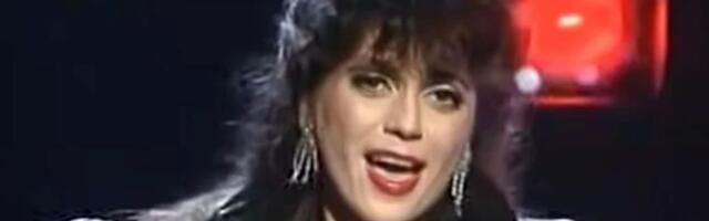 OTAC JOJ JE DAO IME PO  PREMIJERKI, U ŽIVOTU PREŽIVELA PAKAO: Našu pevačicu iz bede izvukao Saša Popović, a danas zgrće ozbiljnu lovu!