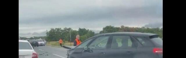 JOŠ JEDNA SAOBRAĆAJKA NA IBARSKOJ! Smrskani automobili na Orlovači