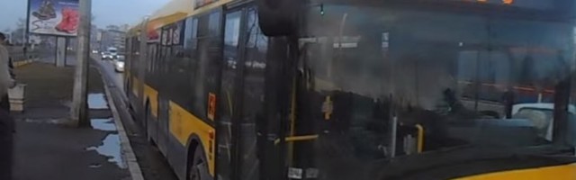 DRAMA U AUTOBUSU NA LINIJI 95 NA PANČEVCU! Vozač i putnici se GUŠILI, bačena nepoznata MATERIJA!