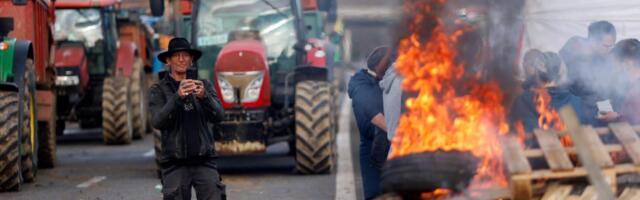 BLOKADE U FRANCUSKOJ: Farmeri BESNI zbog vladine odluke, traži se HITNA intervencija premijera: Zaustavili autoputeve, pa se sukobili sa policijom! (FOTO/VIDEO)