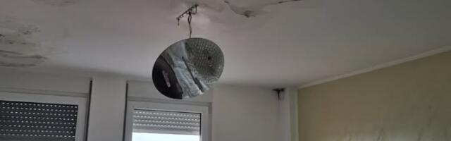 U stanu prokišnjava, upravnik godinama neće da popravi krov niti dozvoljava da stanari to urade, nadležni obavešteni ali ne reaguju