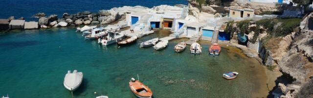 U senci mnogo poznatijijih ostrva krije se biser među Kikladima: Plaže na Milosu su nešto posebno