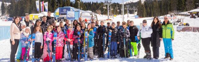 NAJBOLJI ĐACI SA KIM NA KOPAONIKU! Kancelarija za KiM: Ovakvi programi imaju poseban značaj za decu koja odrastaju u složenim okolnostima