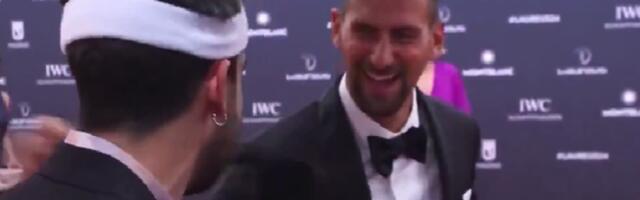 "Alkaras i Nadal me ignorisali, Đoković nije! Sad sam Srbin!" Snimak Španca sa Novakom uzdrmao internet, najbolja scena na Laureusu se desila 2024. van prenosa /VIDEO/