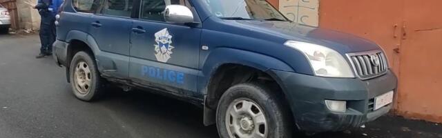 KRVAVI OBRAČUN: Muškarac nasmrt izboden posle svađe, jedan napadač se predao, drugi pobegao!