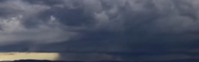 (VIDEO/FOTO) Mrak usred bela dana: Jako nevreme pogodilo Srbiju - u narednih sat vremena haos čeka Kruševac, Valjevo...