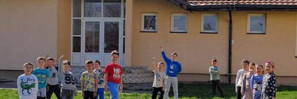 “Crtamo srcem“ sutra u Centralnom gradskom parku za školu u Donjoj Jajini