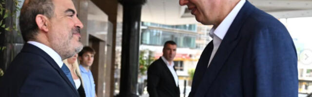 “Odličan razgovor”: Vučić sa ambasadorima država EU o politici proširenja i evropskom putu Srbije (FOTO)