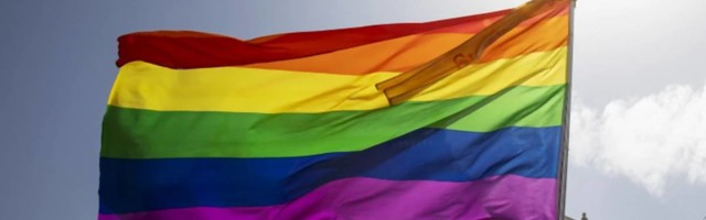 Na crkvi dugina zastava jer su sveštenici želeli da se solidarišu sa LGBT zajednicom: Ne slažemo se za zastarelim shvatanjima