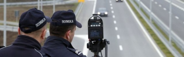 Saobraćajci umalo nisi pali u nesvest kada su videli ŠTA JE SVE ZGREŠIO VOZAČ KOJEG SU ZAUSTAVILI NA VOŽDOVCU